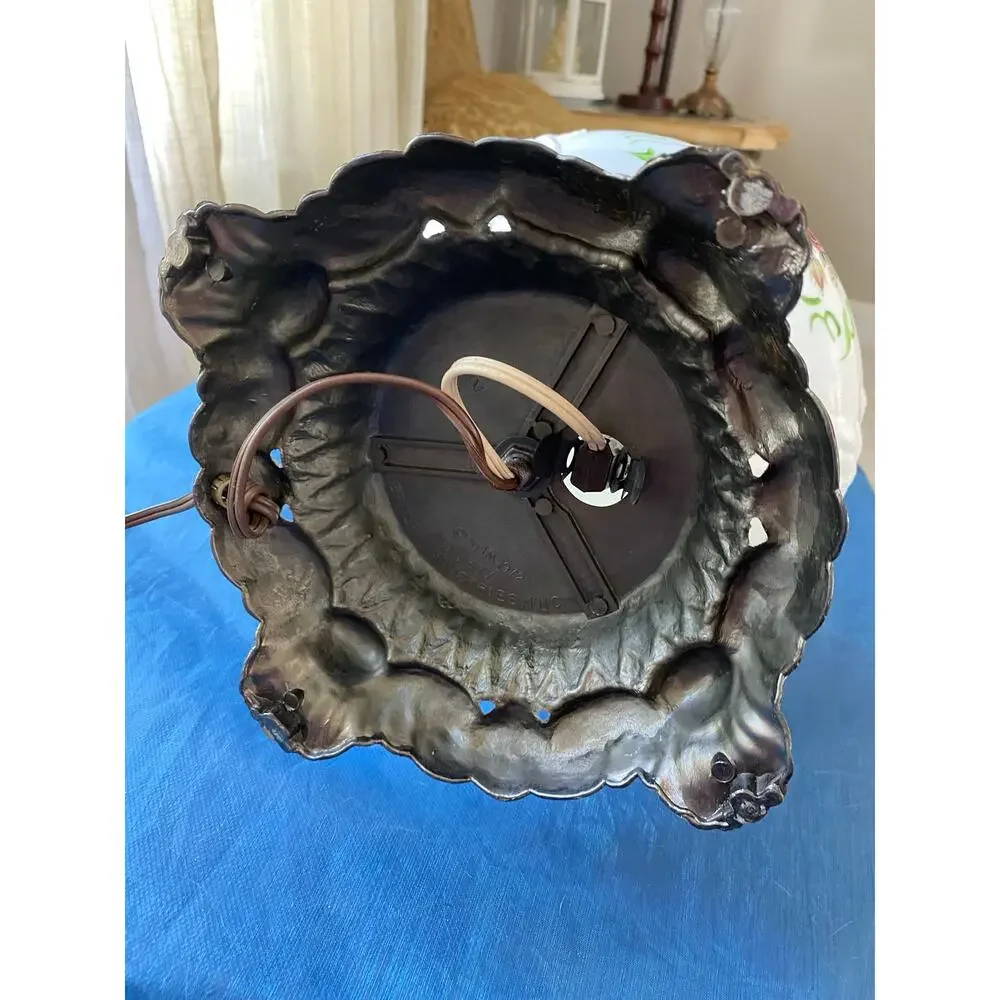 vintage Gone With the Wind (GWTW) parlor lamp,hand-painted floral on milk glass.